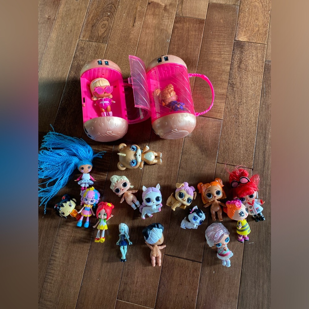 LOT of LOL dolls plus extras.